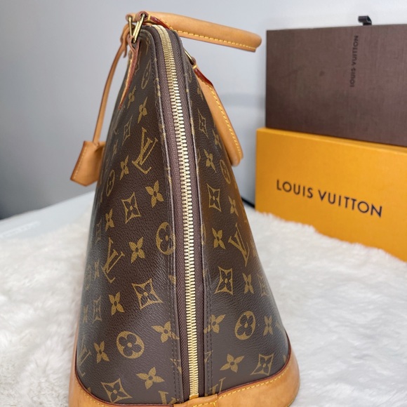 Louis Vuitton Alma Gm monogram Handbag - Picture 6 of 16